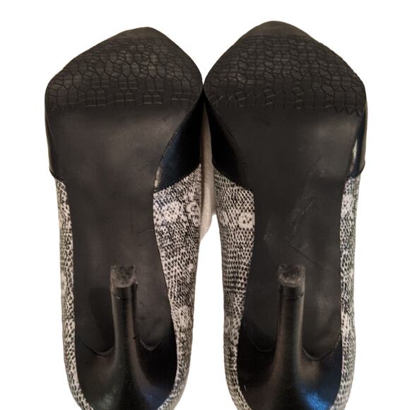 NWOT Audrey Brooke Black/White Pointed Heels 6 - Picture 6 of 6